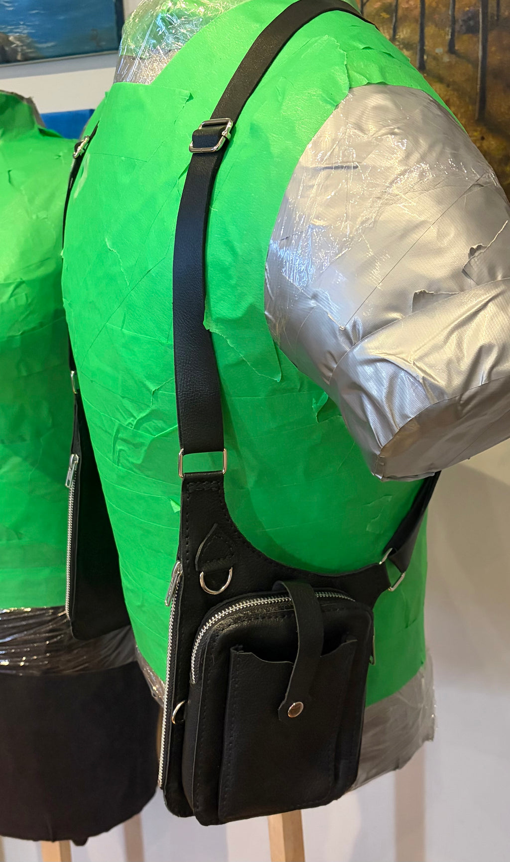 HOLSTER STYLE SLIM BAG